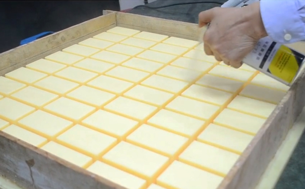 模具硅橡膠操作為什么要用脫模劑？