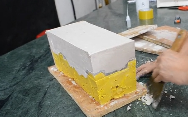 模具硅橡膠成型后怎樣制作外模？