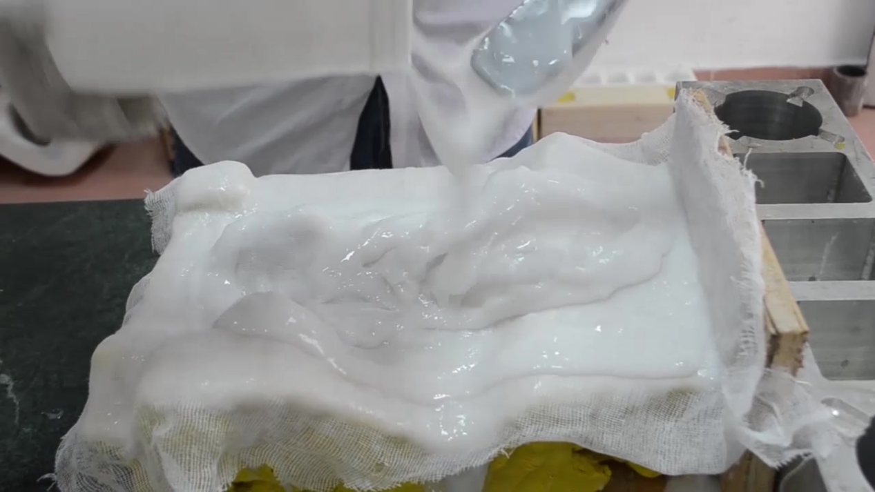縮合型模具硅膠刷模和倒模適合用什么硬度的硅膠？